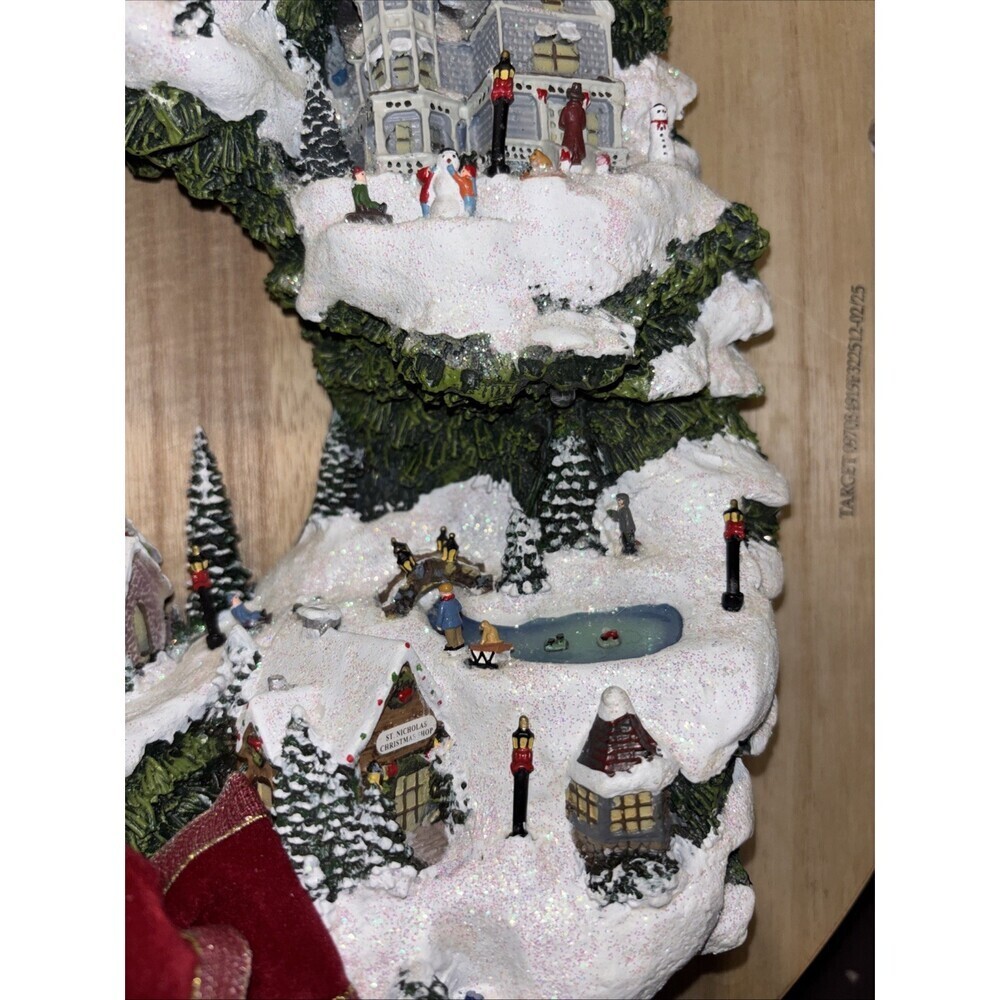 HAWTHORNE VILLAGE Thomas Kinkade Village Christmas Illuminated Wreath 2005 - Picture 4 of 15